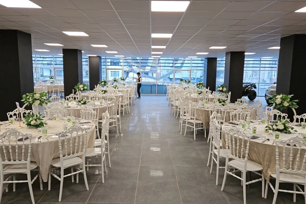 Adaşen iftar daveti sırasında misafirperverliği gösteren davet sofrası detayları