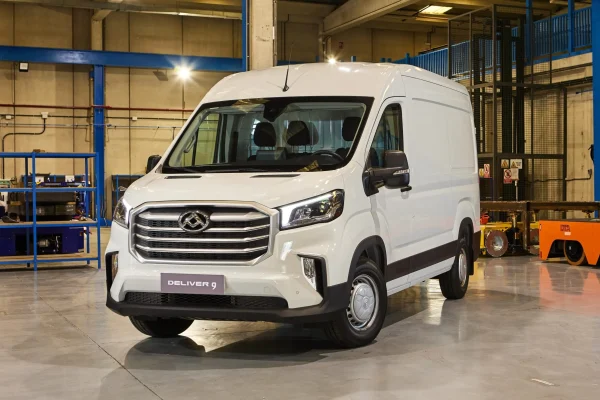 maxus yetkili bayi Adaşen showroomunda Deliver 9 geniş yükleme alanı