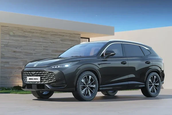 Yeni HS ile şehir içinde konfor odaklı test sürüşü.