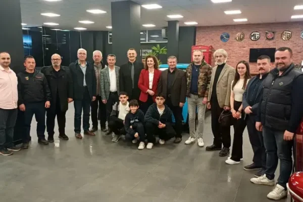 Adaşen iftar daveti gecesinde basın mensuplarıyla gerçekleştirilen buluşma